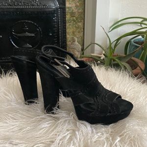 Black platforms , vey good condition 🦋